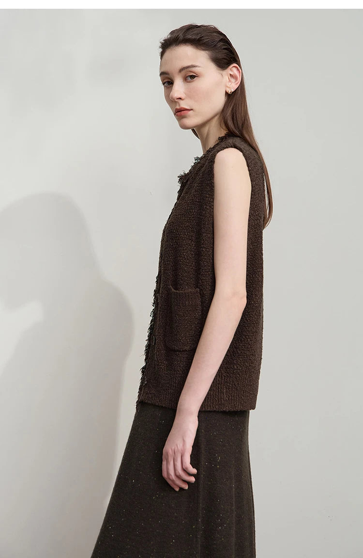 AMII Women's Vest 2025 Autumn New O-neck Elegant Retro Knitted Vest Women's Casual Versatile Loose Sleeveless Top Female12543082