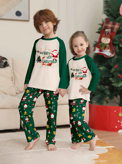 Merry Christmas Family Matching Outfits Green Pattern Mom Dad Kids Pajamas Set Soft Loose 2 Pieces Home Suit Xmas Look Sleepwear